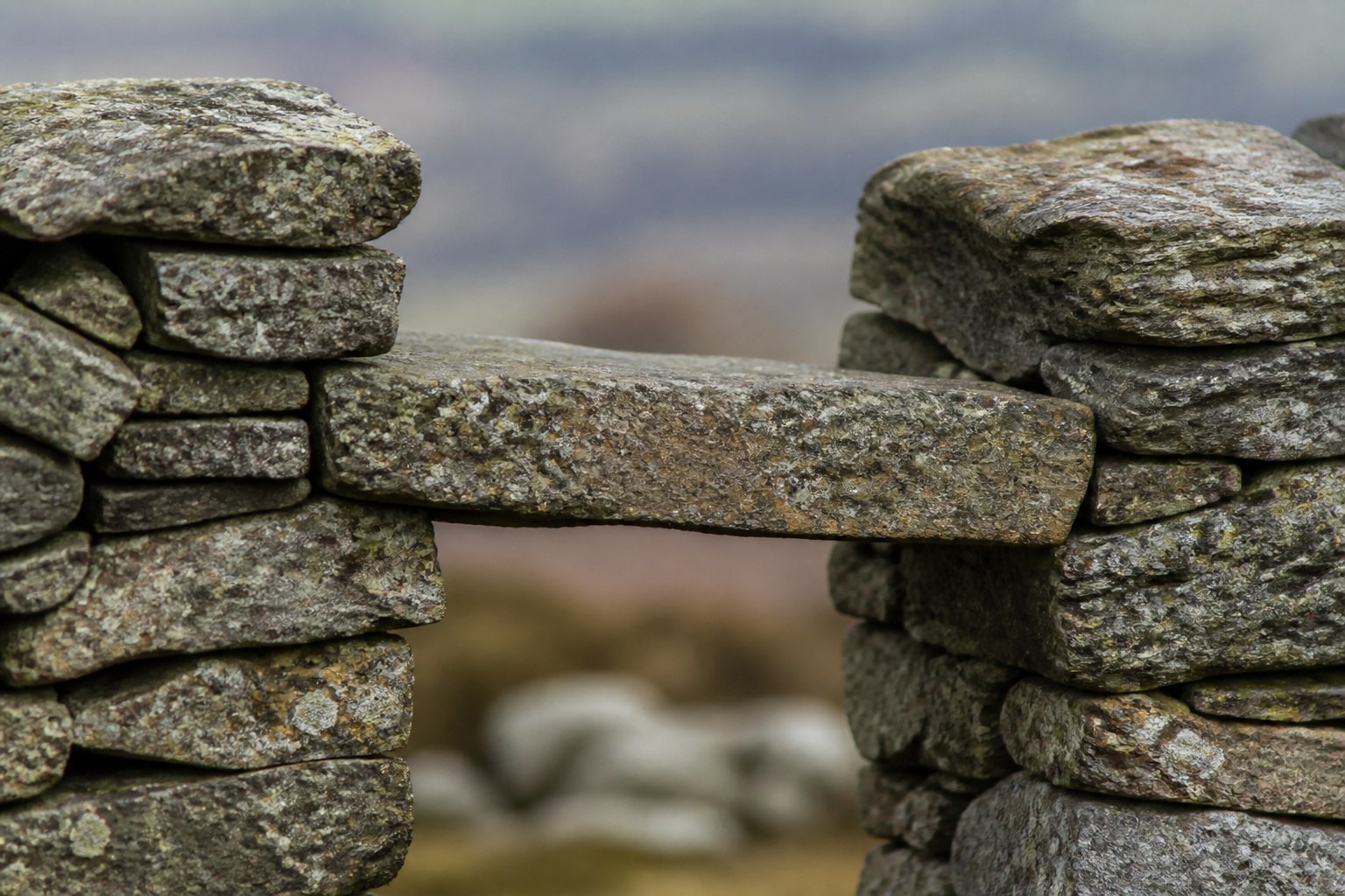 A drystone wall with one long through stone bridging both faces