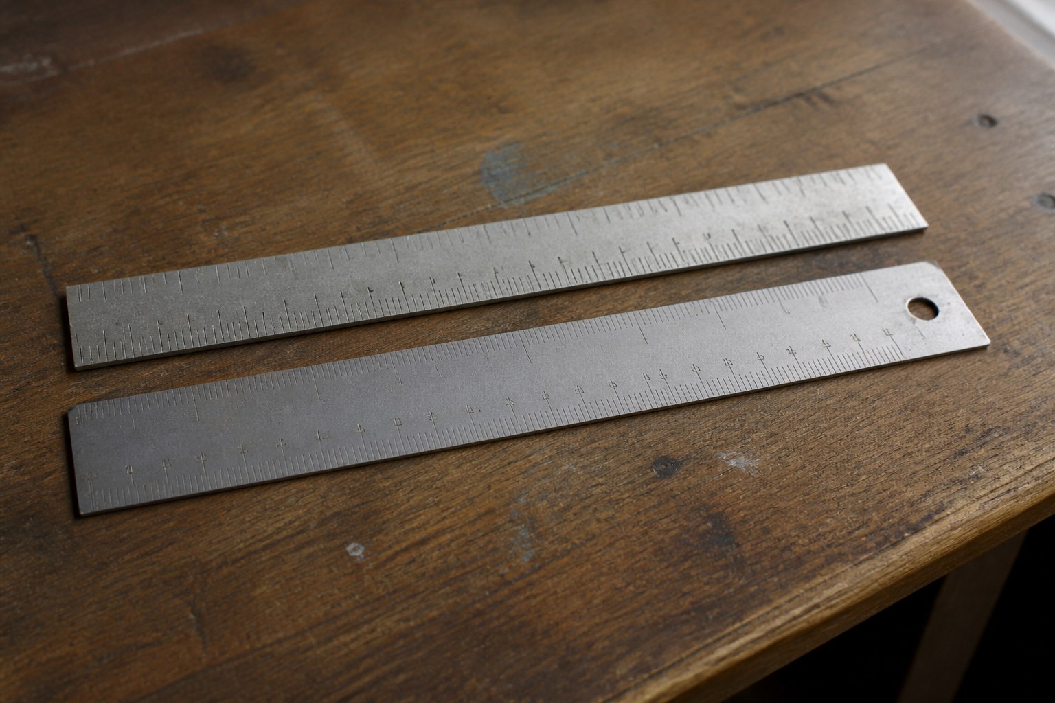 Two rulers side by side, one marked in inches and the other in centimetres
